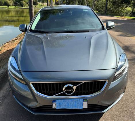 VOLVO V40 2.0 T4 MOMENTUM GASOLINA 4P AUTOMÁTICO